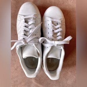 Stan Smith by Adidas all white leather sneakers 5.5 male, 7  female.